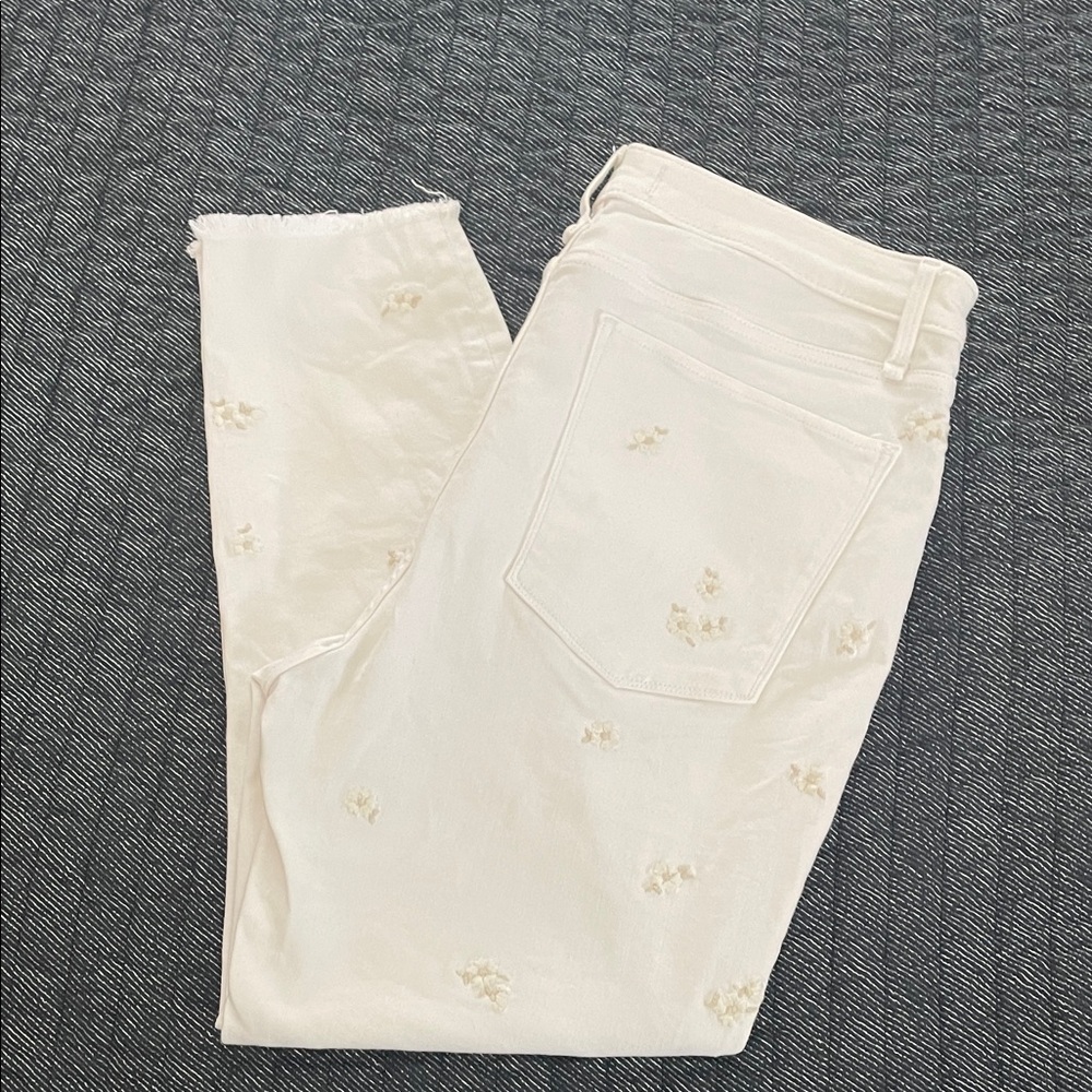 Abercrombie & Fitch White Cropped Jeans with Flower Embroidery